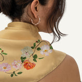 Carré Cenefa Rosas Camel 70x70