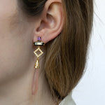 Pendientes largos estilo art déco con lágrima de calcedonia rosa, amatista, ónix y zafiros naturales