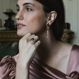 Pendientes estilo art déco con lágrima de calcedonia rosa, amatista, ónix y zafiros naturales